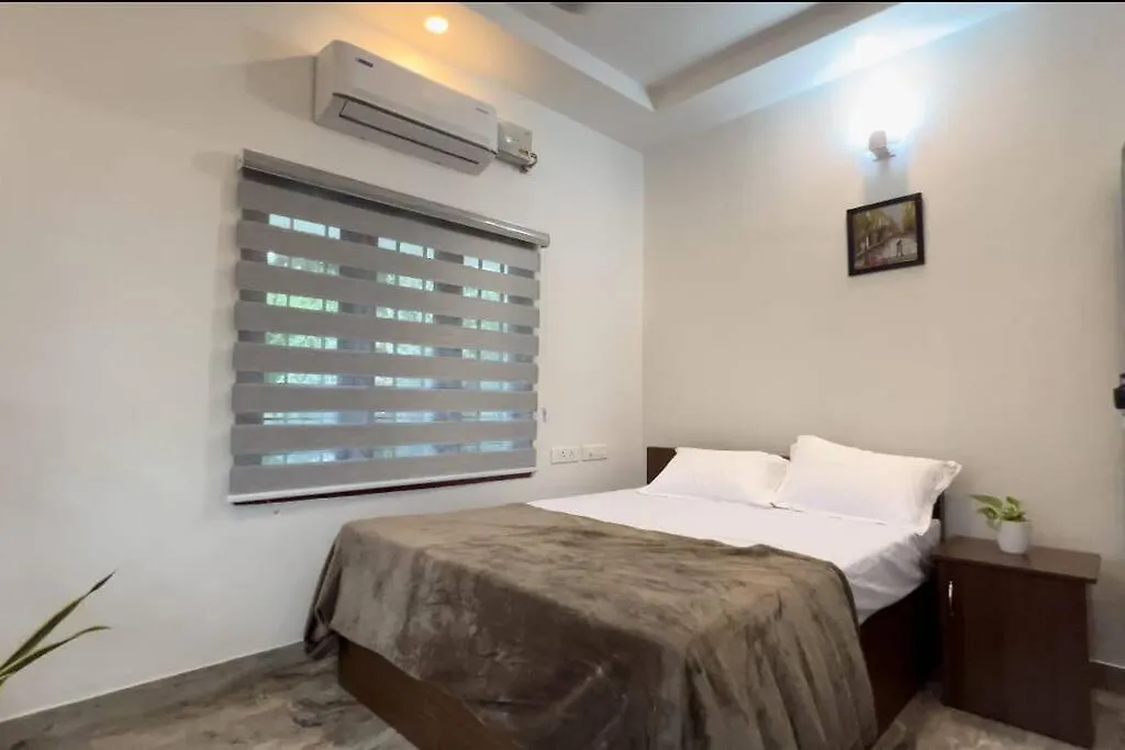 Hosted By Resmi Jayalal Apartment Kochi 0*,